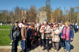 Возложение цветов к мемориалу "Воинское кладбище Дачное"