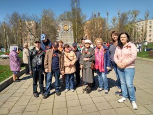 Возложение цветов к мемориалу "Воинское кладбище Дачное"