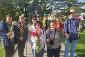 Возложение цветов к памятнику детям Беслана