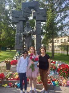 Возложение цветов к памятнику детям Беслана