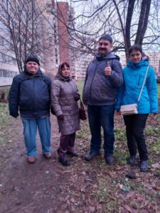 Прогулка в компании хороших друзей – отличный способ поднять себе настроение даже в пасмурную погоду!