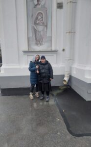 Прогулка в компании хороших друзей – отличный способ поднять себе настроение даже в пасмурную погоду!