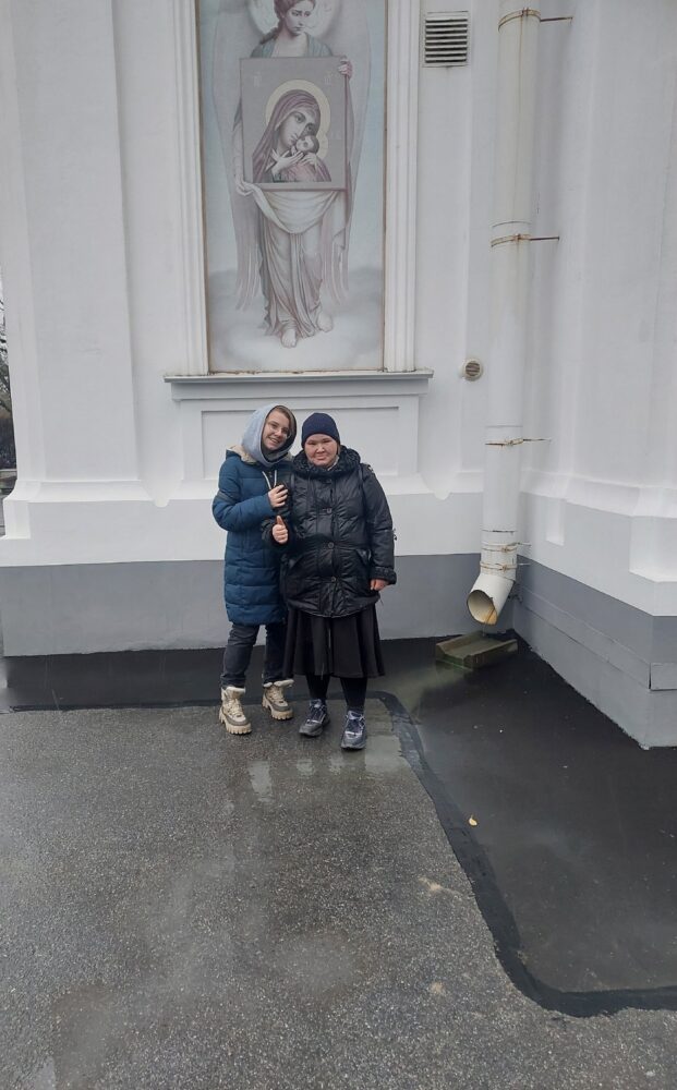 Прогулка в компании хороших друзей – отличный способ поднять себе настроение даже в пасмурную погоду! Прогулка в компании хороших друзей – отличный способ поднять себе настроение даже в пасмурную погоду!