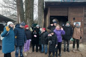 Небольшая прогулка и общение с животными помогут поднять настроение даже в прохладный зимний день!