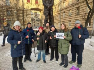 Прогулка к памятнику легендарному моряку-подводнику Александру Ивановичу Маринеско