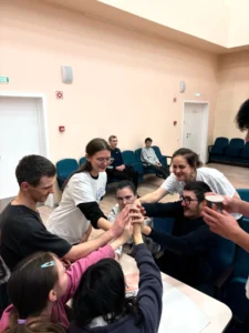 «Берегите друг друга»: как один цветок объединяет сердца
